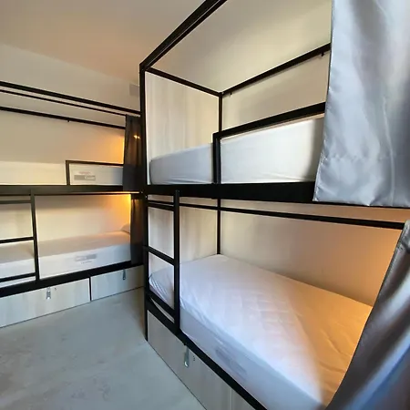 We Street - Hostel *