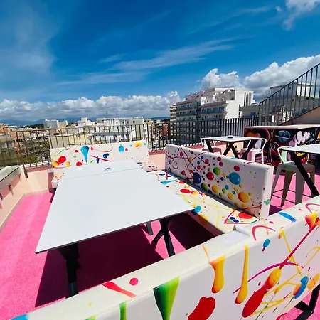 Hostel We Street -
