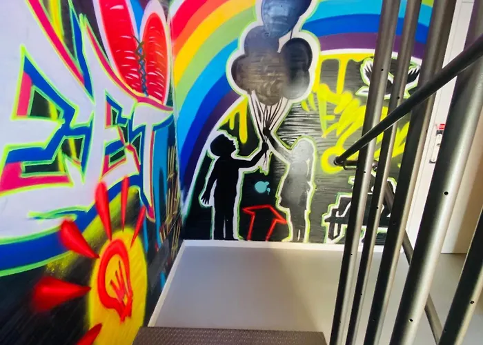 Hostel We Street - *