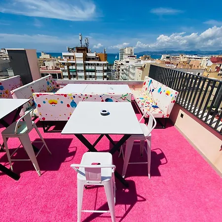 Auberge de jeunesse We Street - *
