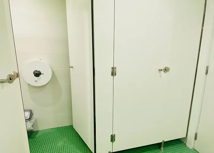 Vandrarhem We Street - *